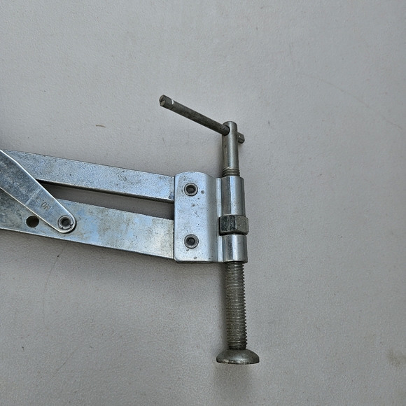 Valve Spring Compressor Tool For Engines - Picture 7 of 9